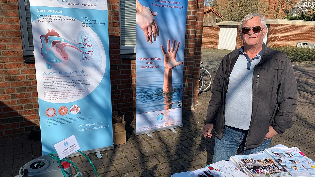 Landesleiter J. Mohr am Stand des ph e.v.
