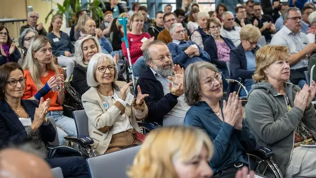 Patiententreffen PHEV Teilnehmern im Vortragssaal
