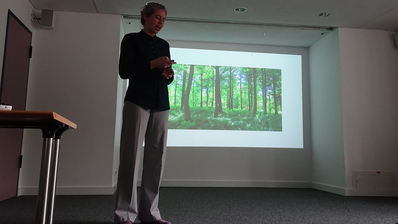 Dr. Nicola Benjamin bei ihrem Vortrag zur REHA der pulmonalen Hypertonie